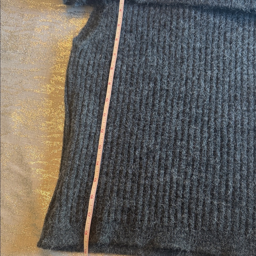 Zara Gray Ribbed Knit Top - Picture 4 of 5